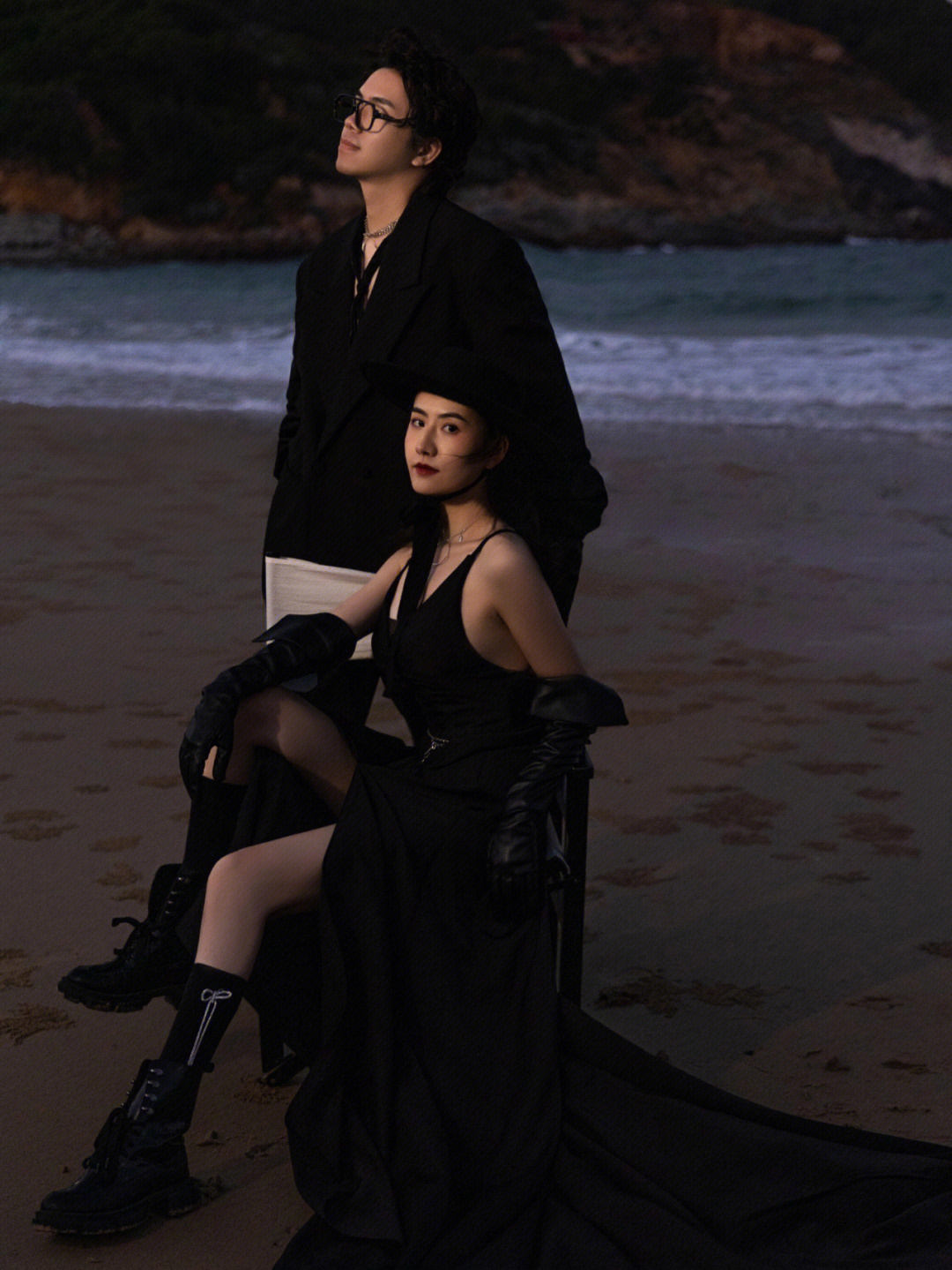 客片分享冷艳不落俗套的黑沙滩婚纱照