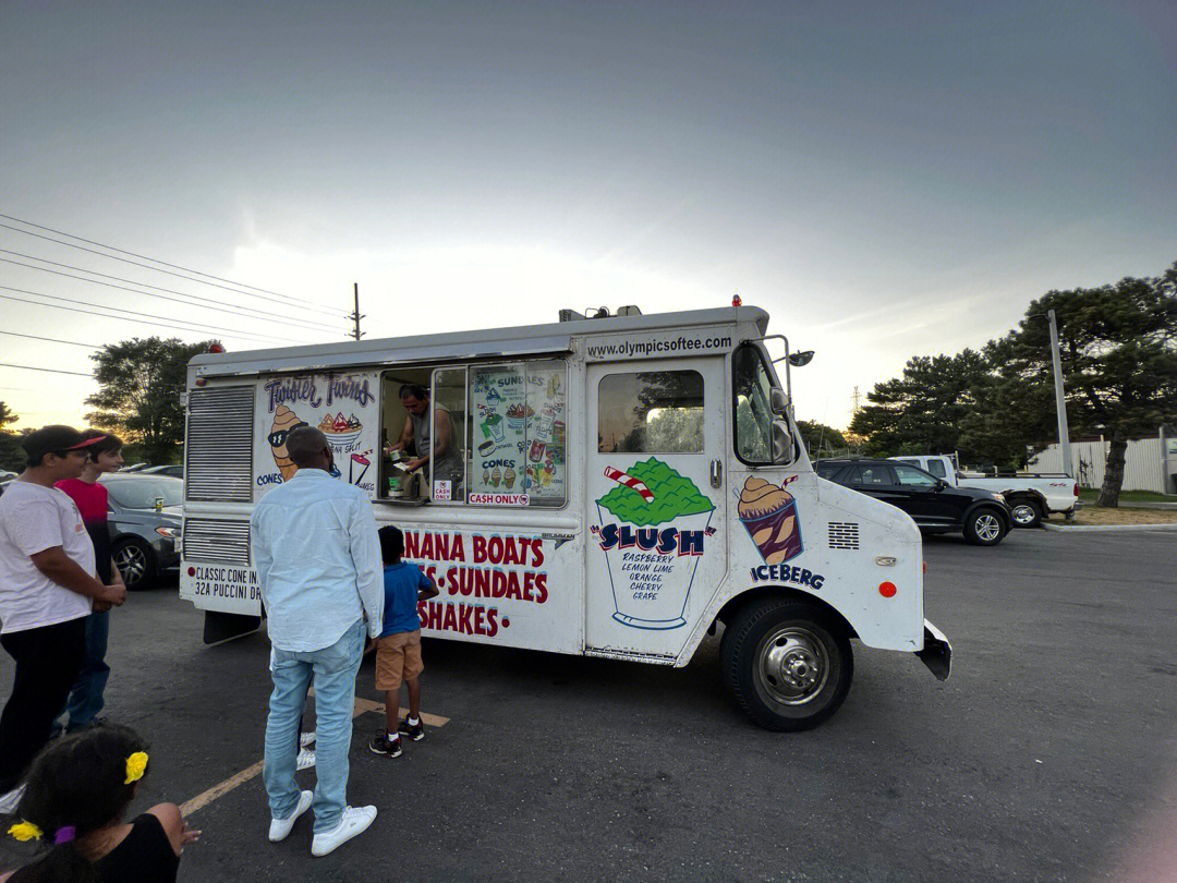 冰淇淋移动车车