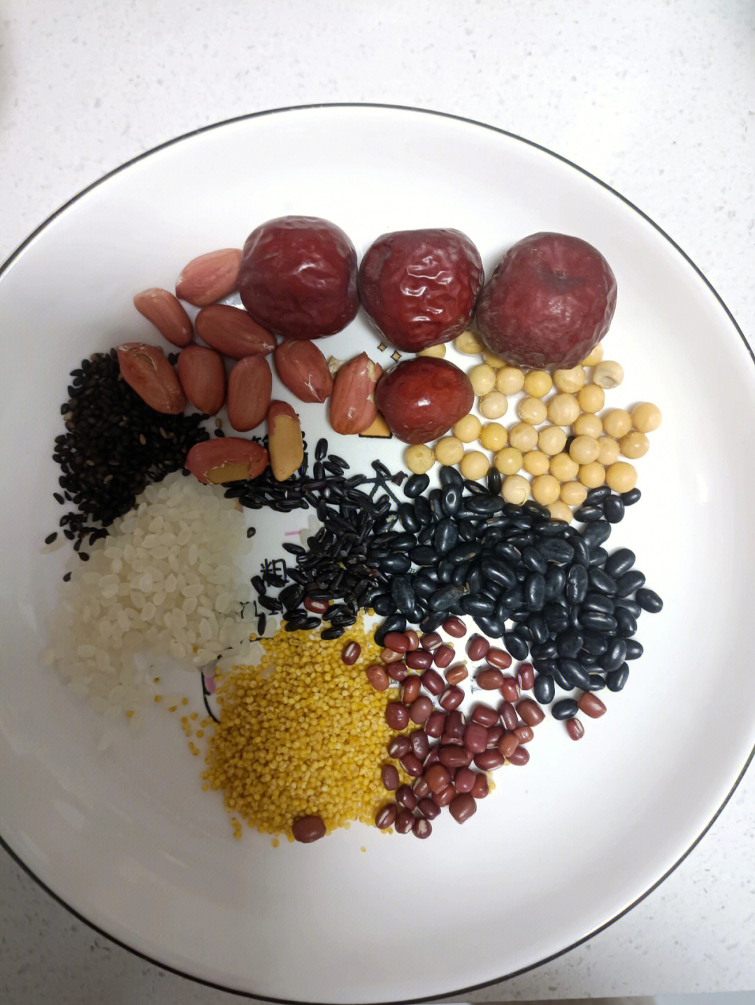 健康养生  今天的豆浆好好喝,黄豆,黑豆,红豆,小米,大米,红枣,花生