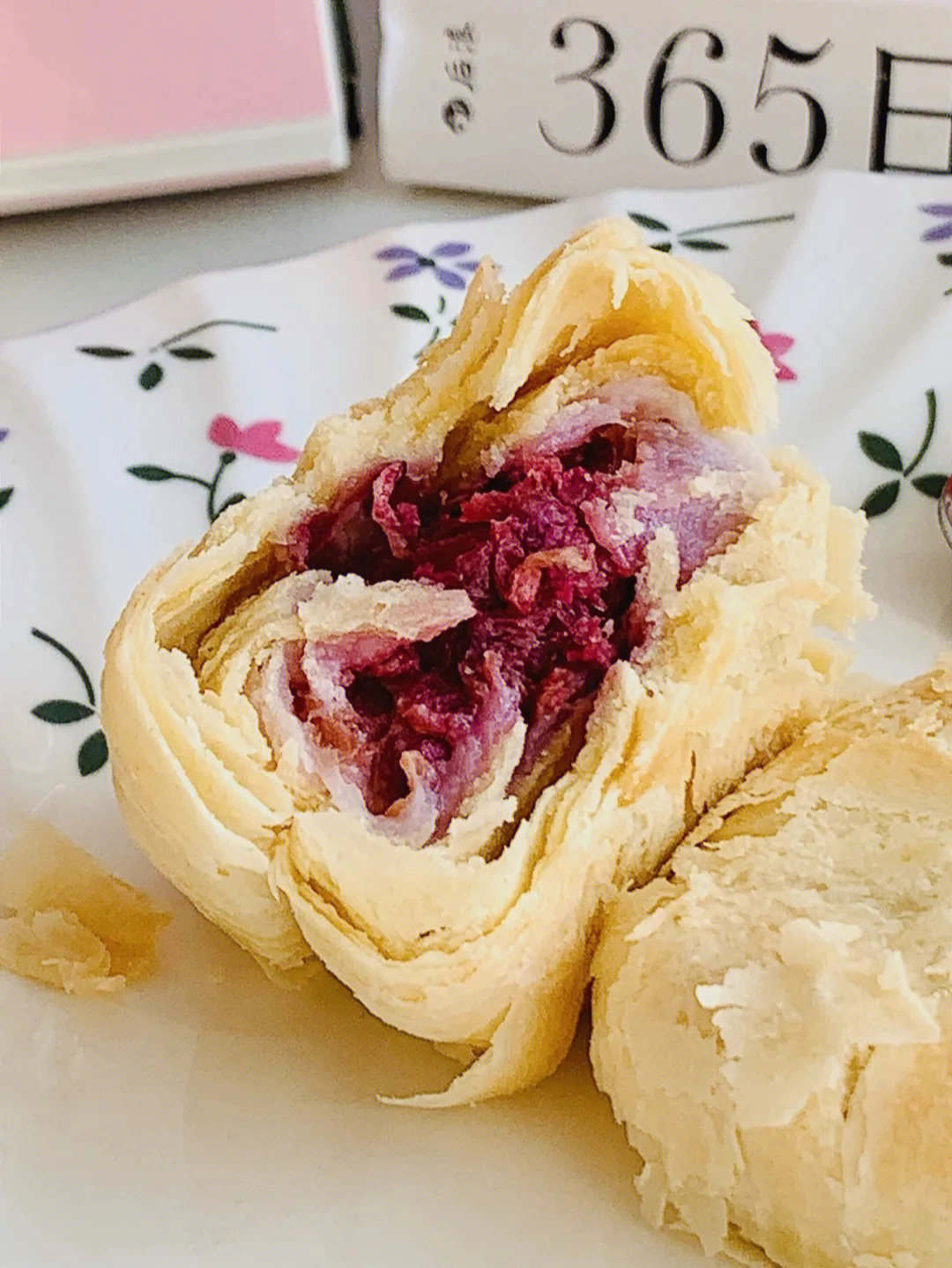 没去过云南总不能没吃过这鲜花饼吧0101