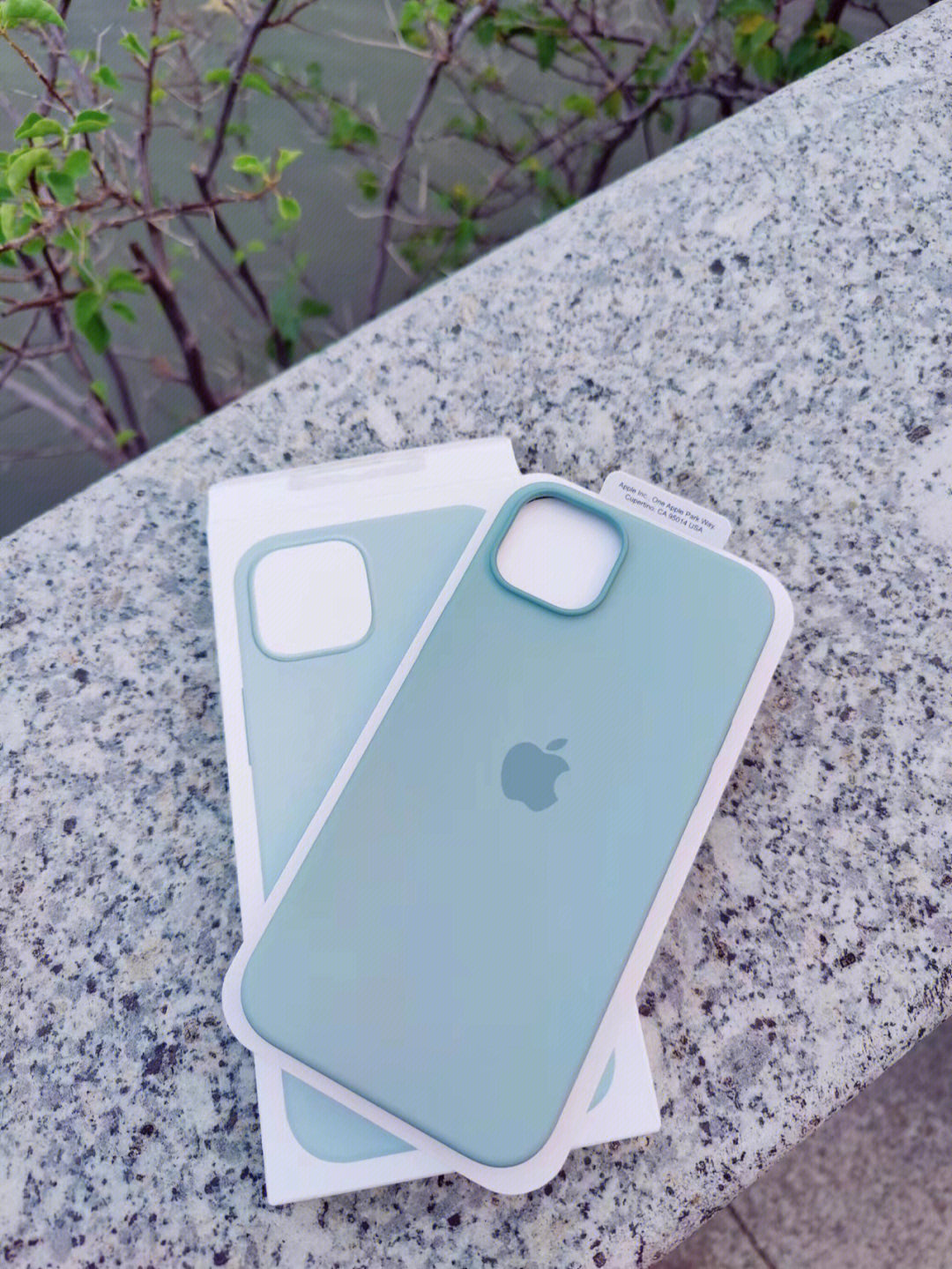 质感很强,手机戴上这个壳后看起来很漂亮#苹果液态硅胶手机壳#手机壳