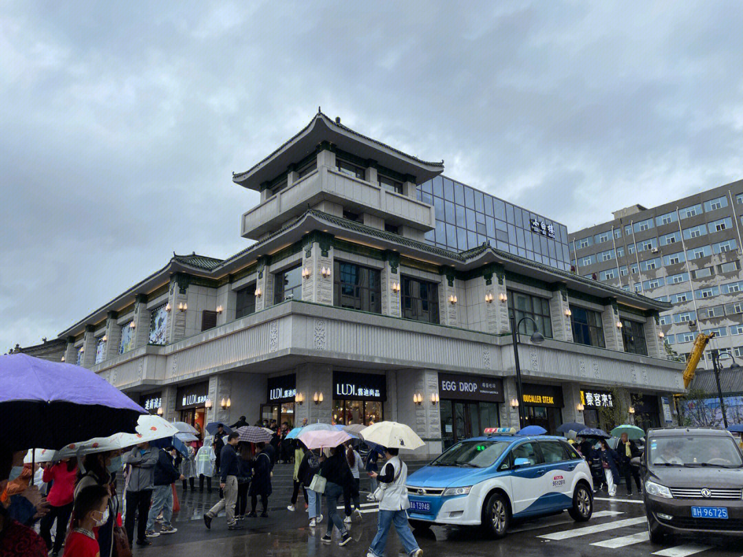 太原钟楼街开街首日