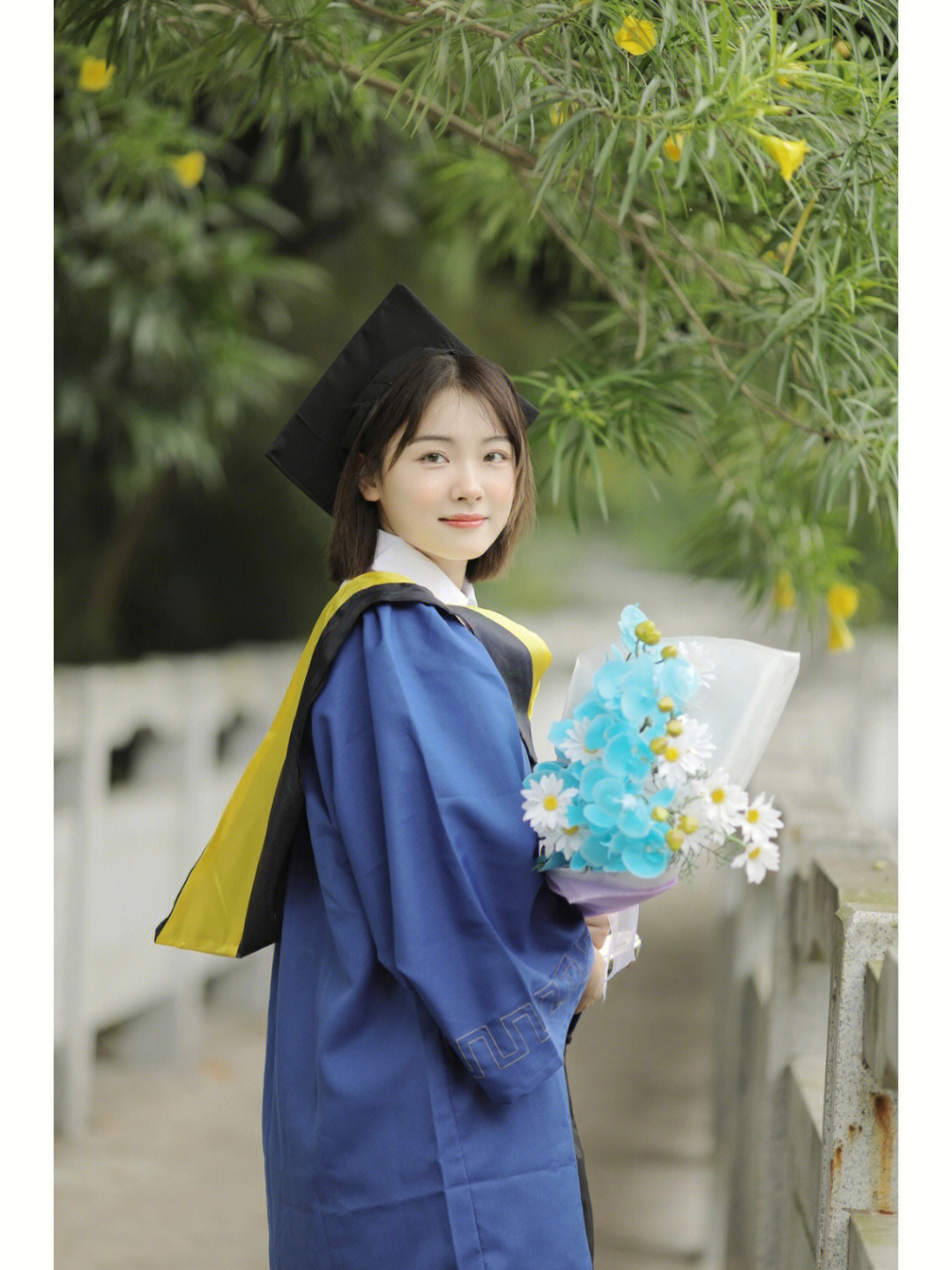 广西大学毕业季硕士服写真有被甜到