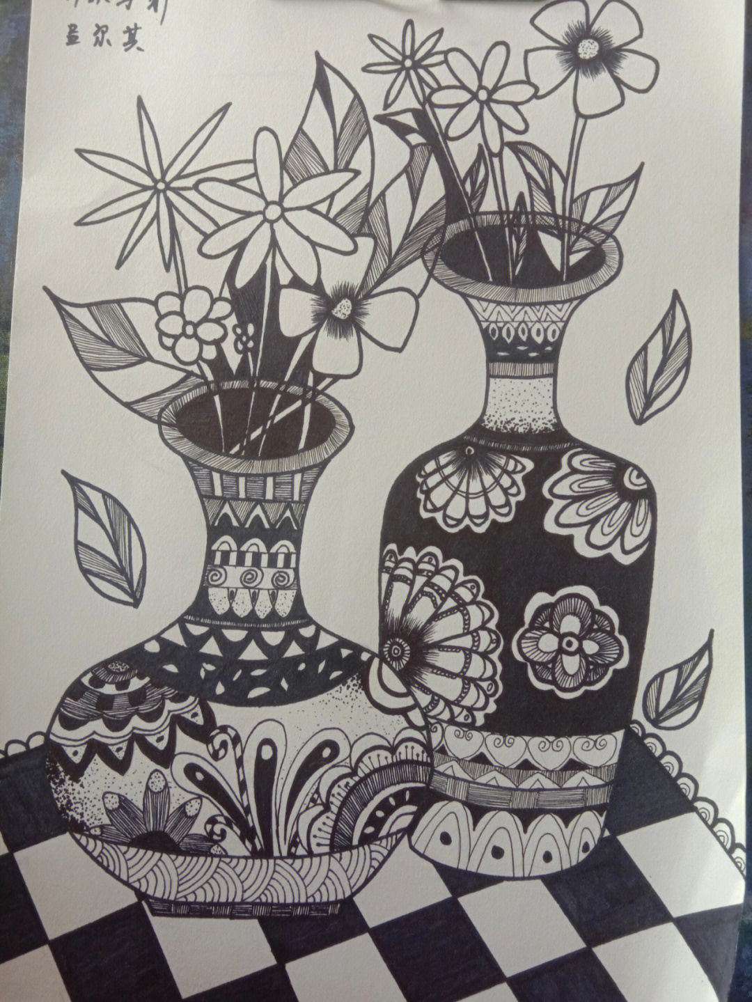 花瓶线描画 黑白图片