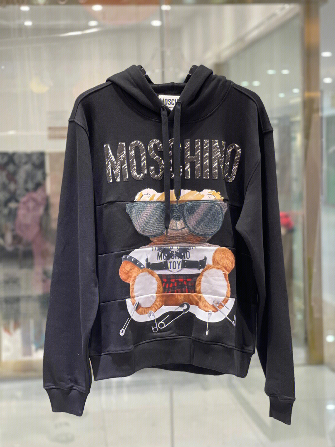 moschino卫衣上身图片