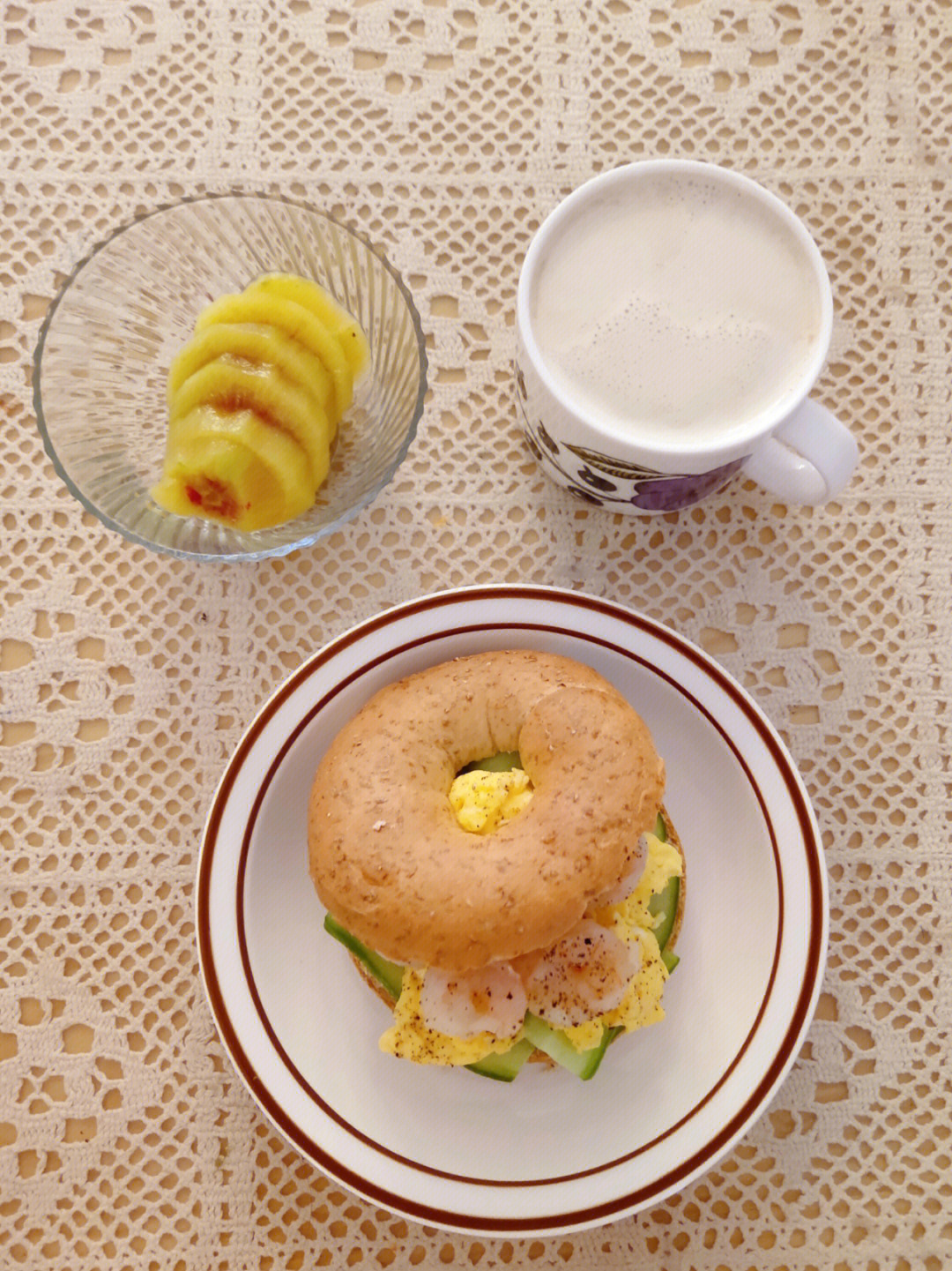 96日西式早餐虾仁滑蛋贝果三明治
