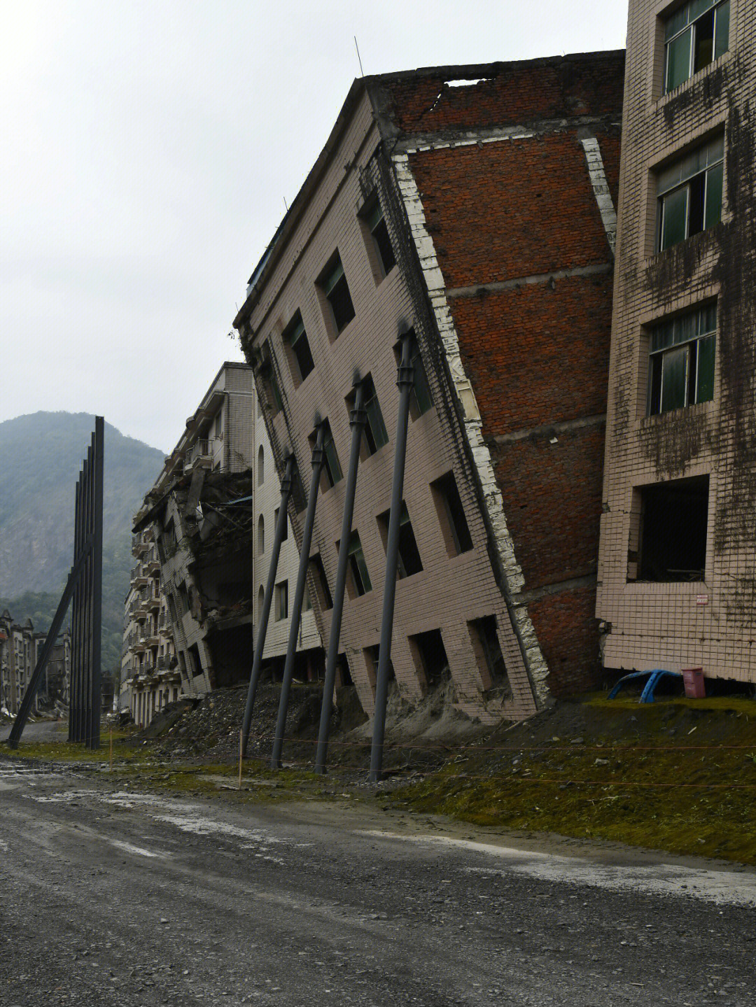 记录老北川地震遗址