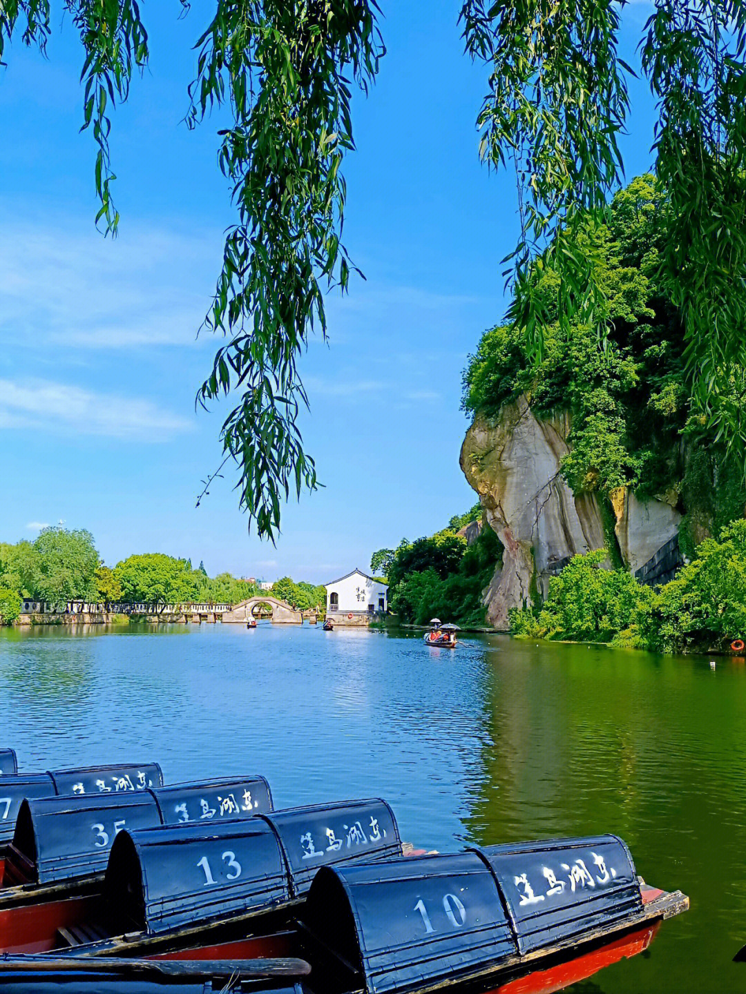 绍兴东湖真的好有特色,峭壁深渊,沉幽深潭,秀险雄奇,是在北京一辈子都