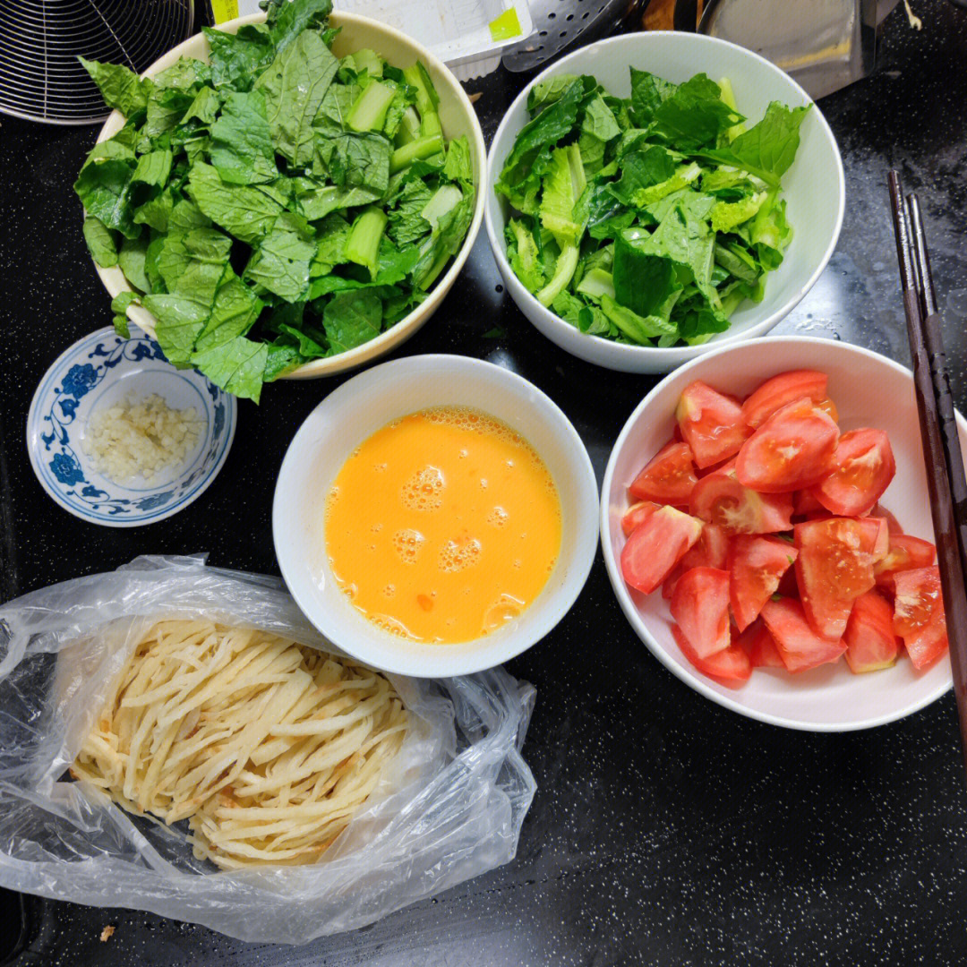今天做个西红柿炒鸡蛋烩饼77炒青菜
