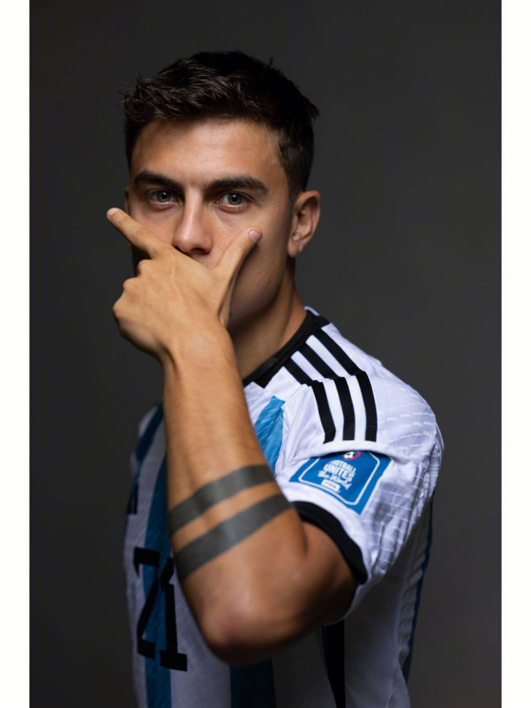 阿根廷迪巴拉世界杯定妆照帅的