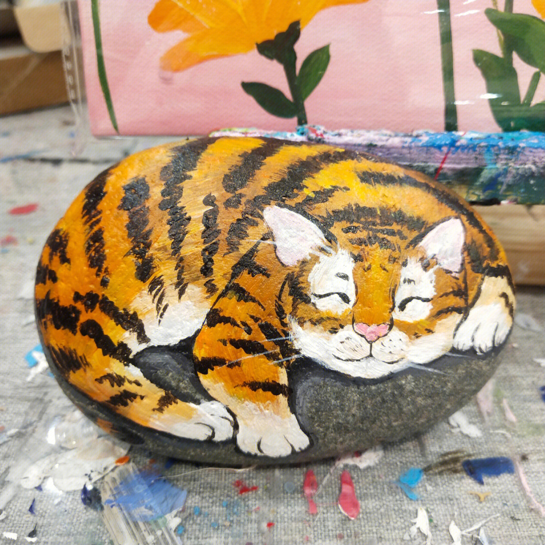 一块大石头一只纹了身的猫咪#虎年#猫#丙烯画#石头画#老虎