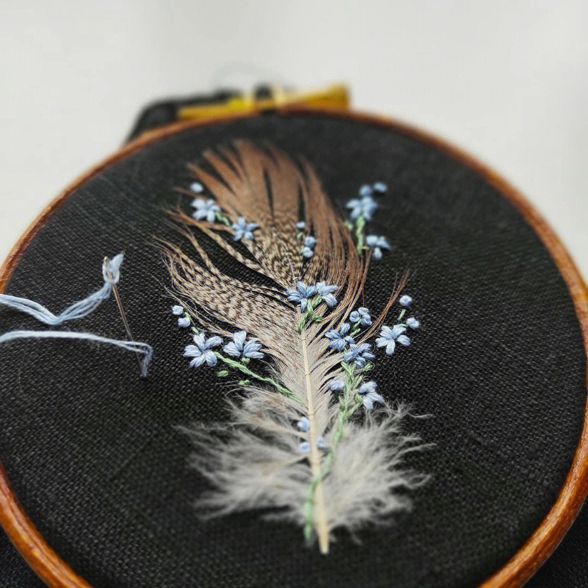 羽毛与刺绣结合的美丽创意