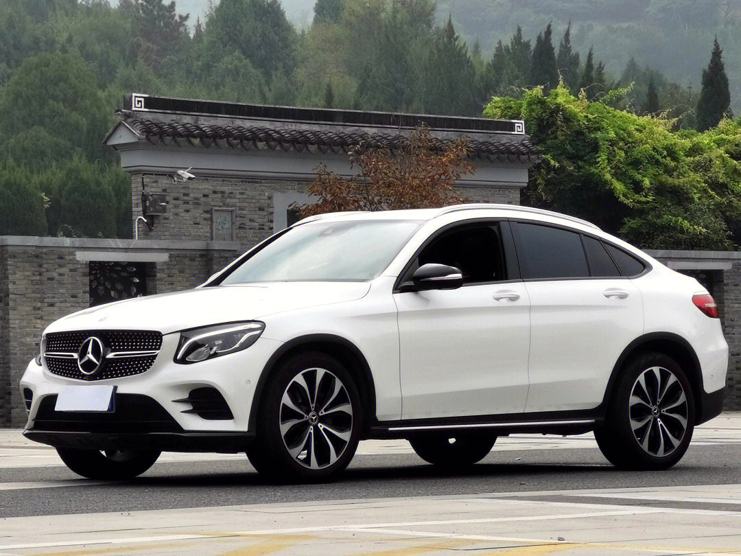 【车辆名称】2018款 奔驰glc(进口 glc 260 4matic 轿跑suv【上牌