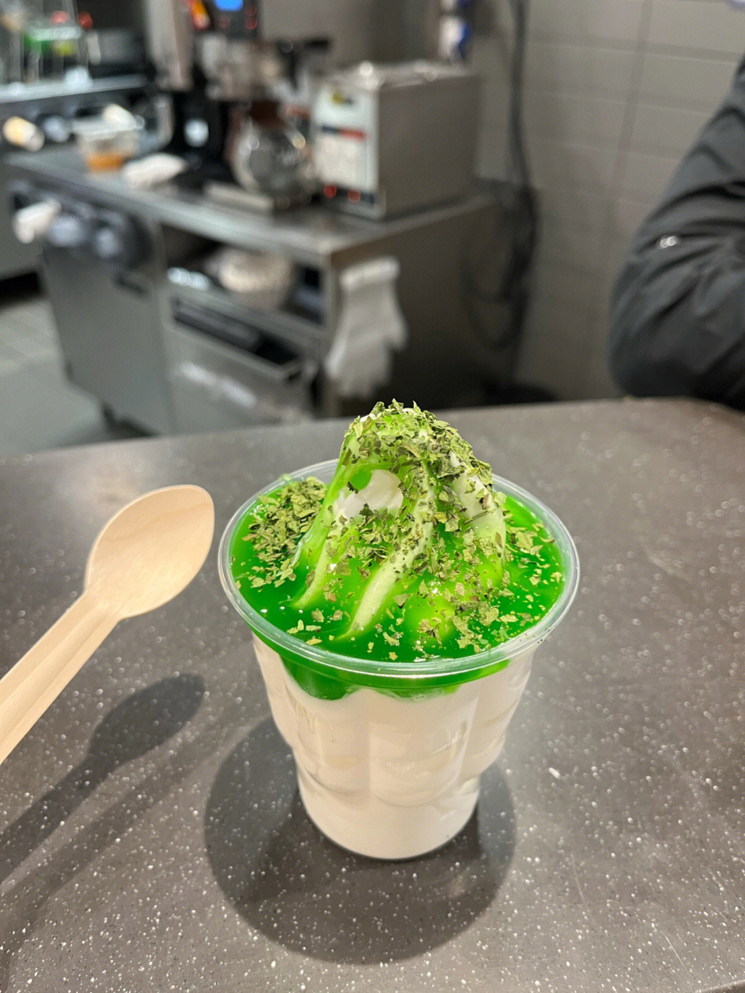 深圳麦当劳香菜冰淇淋图片