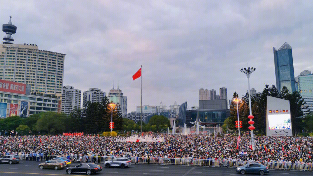 五一广场升国旗