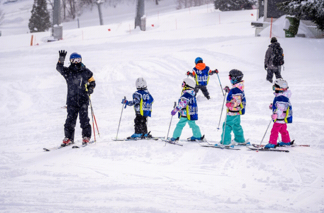 专业中日英三语儿童滑雪营招募开始