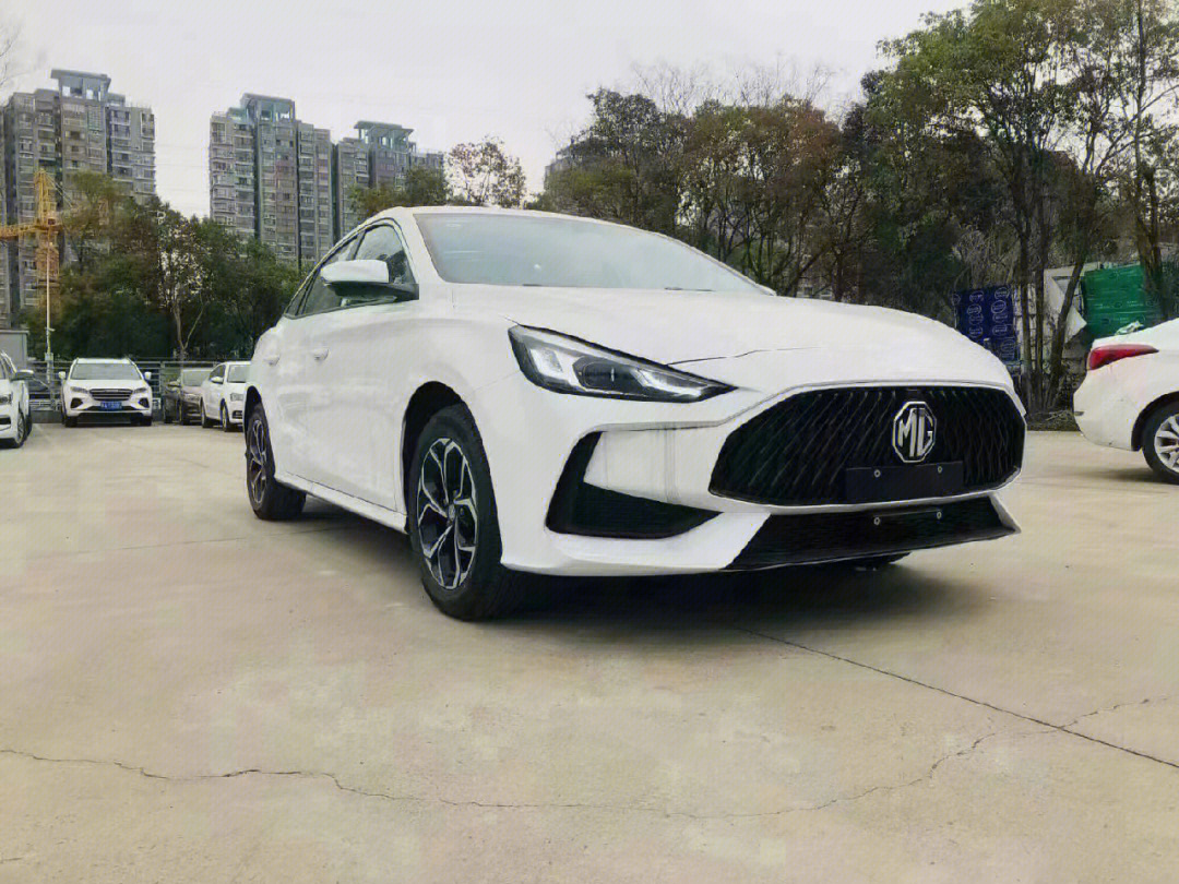 名爵suv1.5t自动豪华版图片