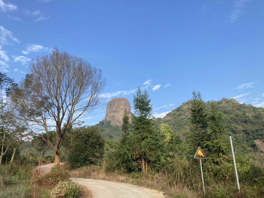 德庆华表石登山路图片