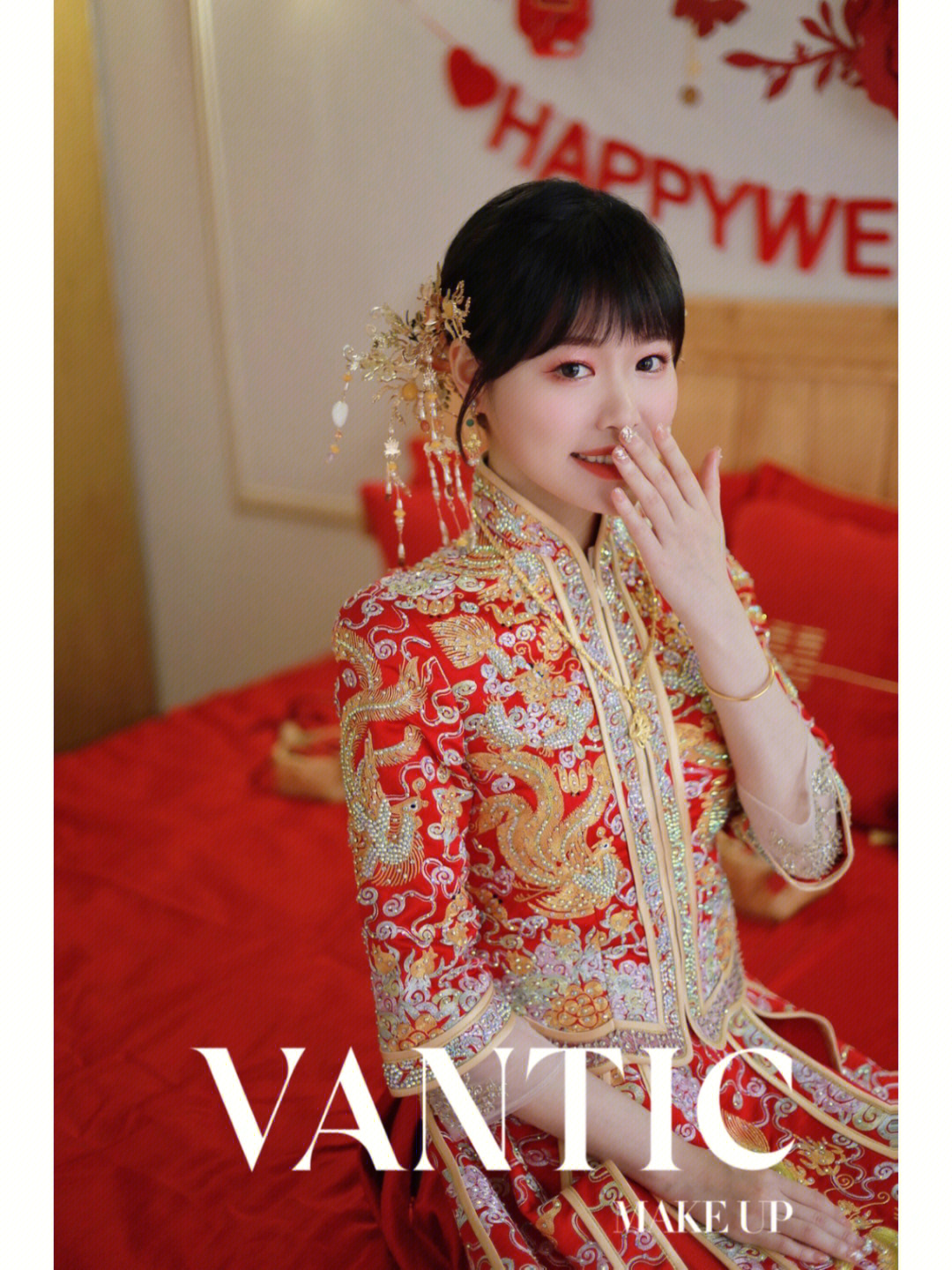 平刘海新娘搭配的温婉低发髻中式造型新娘妆 新娘造型 新娘发型 福州