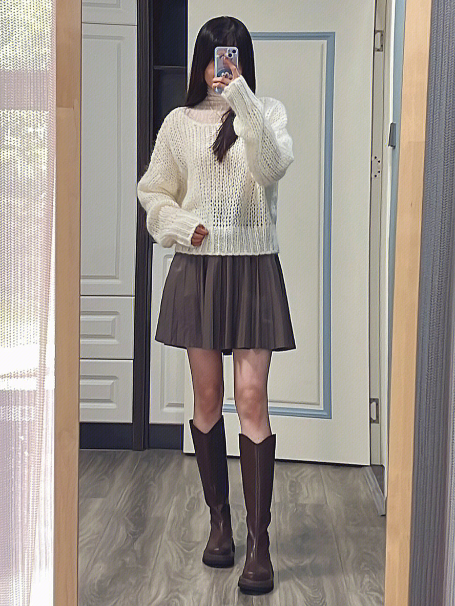 穿搭|白毛衣 百褶裙 长筒靴 甜甜少女风