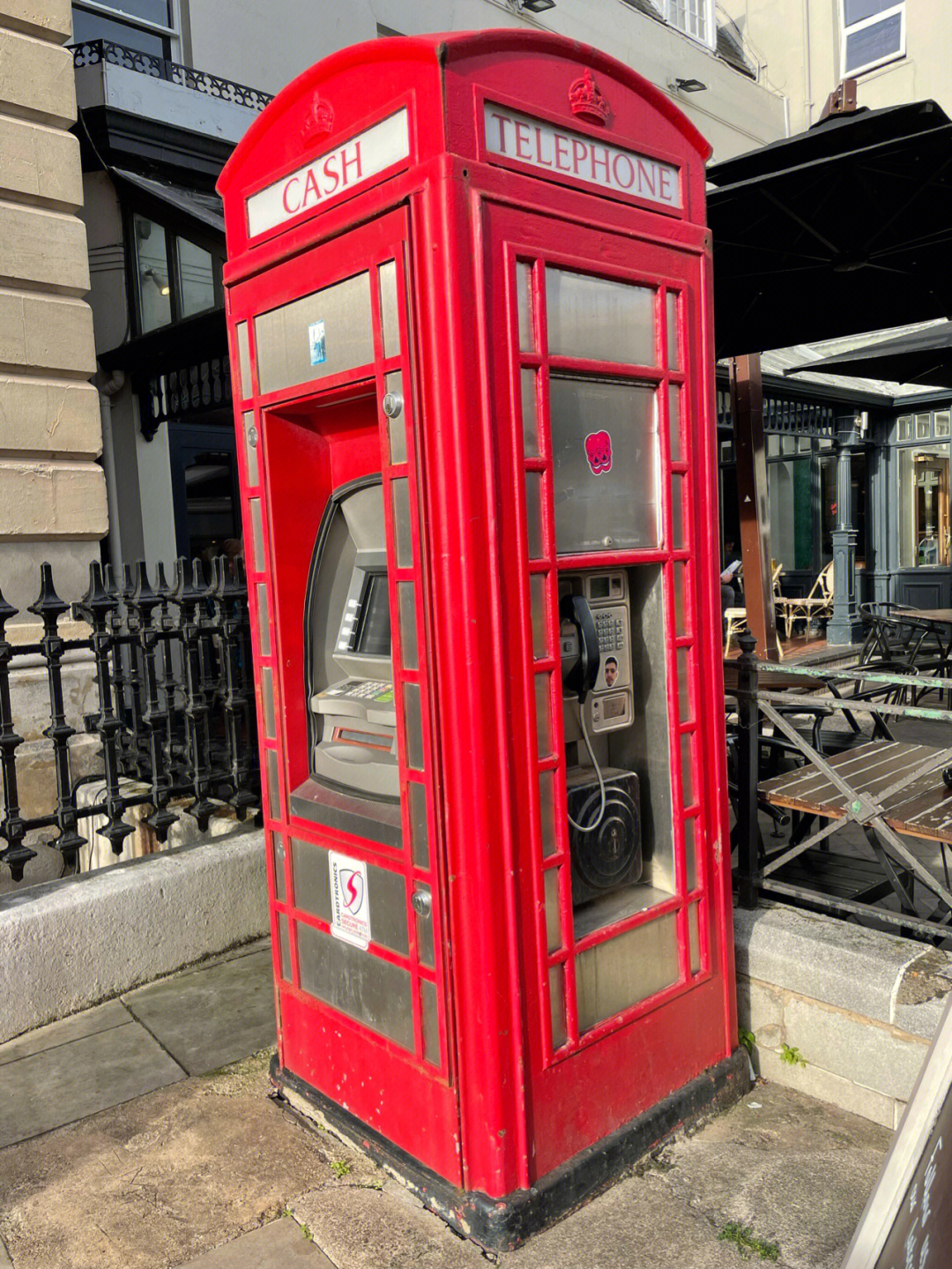 英国经典红色电话亭华丽地变老