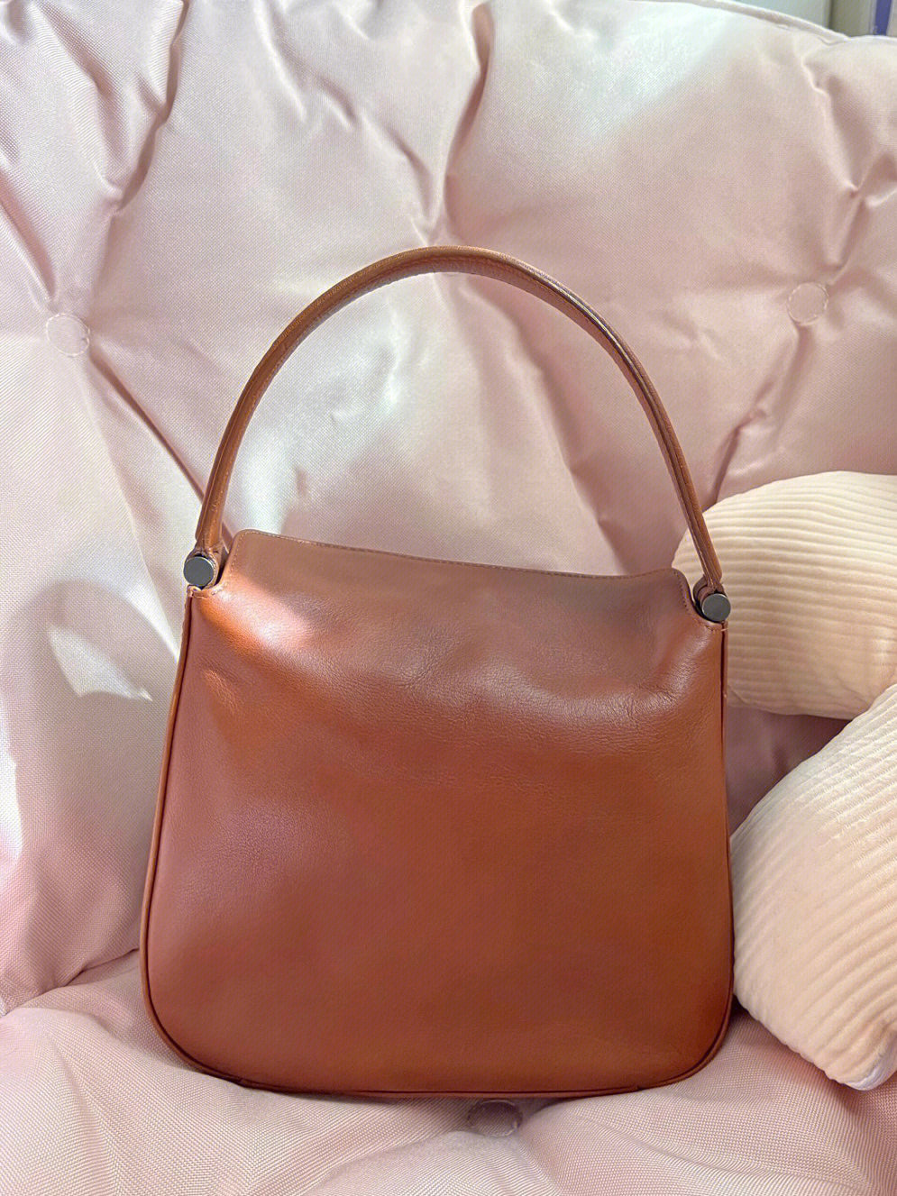 来自2000的old coach中古包,正式名称whitney mini hobo