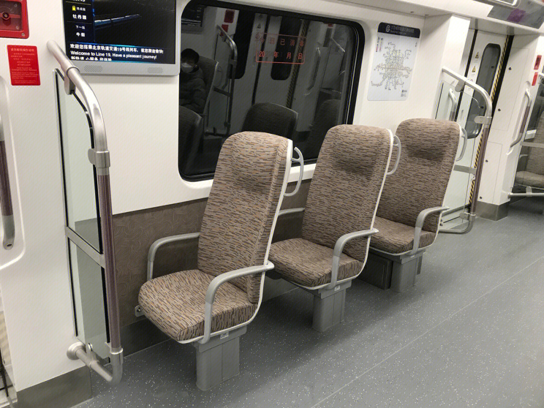 地铁19号线座椅图片