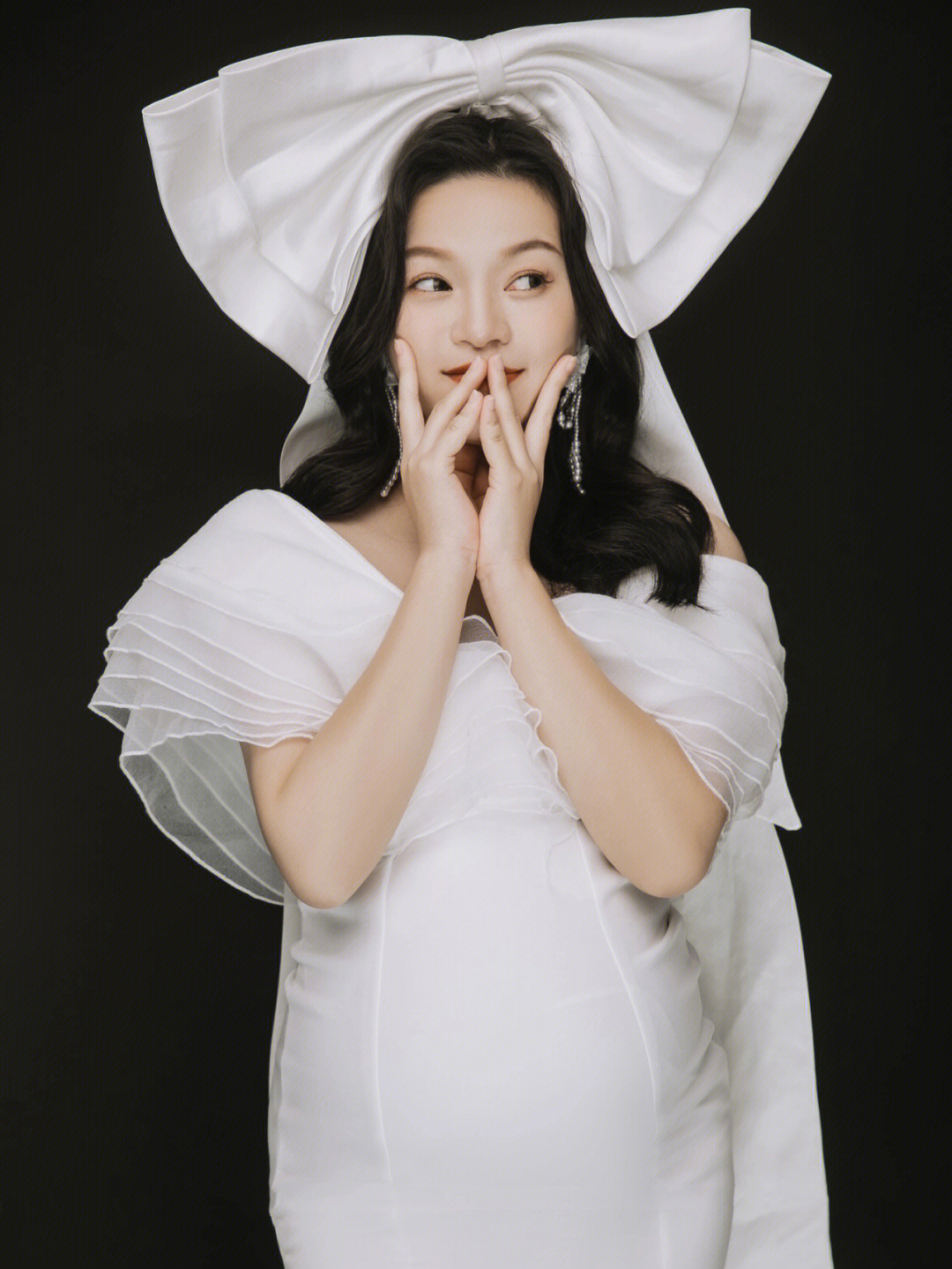 福州孕妇照风格简单的蝴蝶结礼服孕妇写真