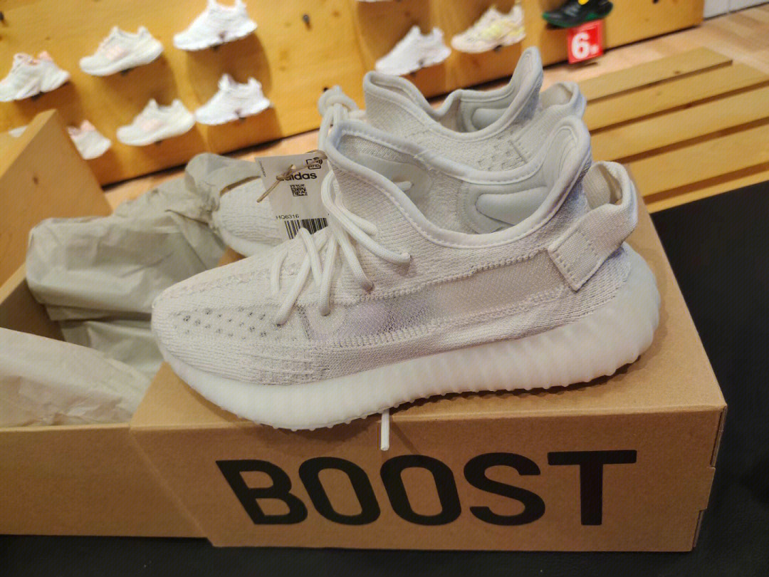 yeezy350白冰激凌滔博实体店现货