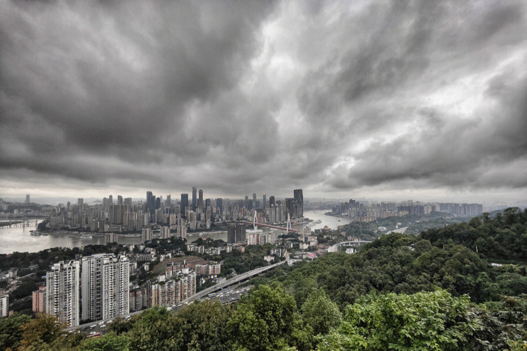 阴天下雨的南山一颗树观景台