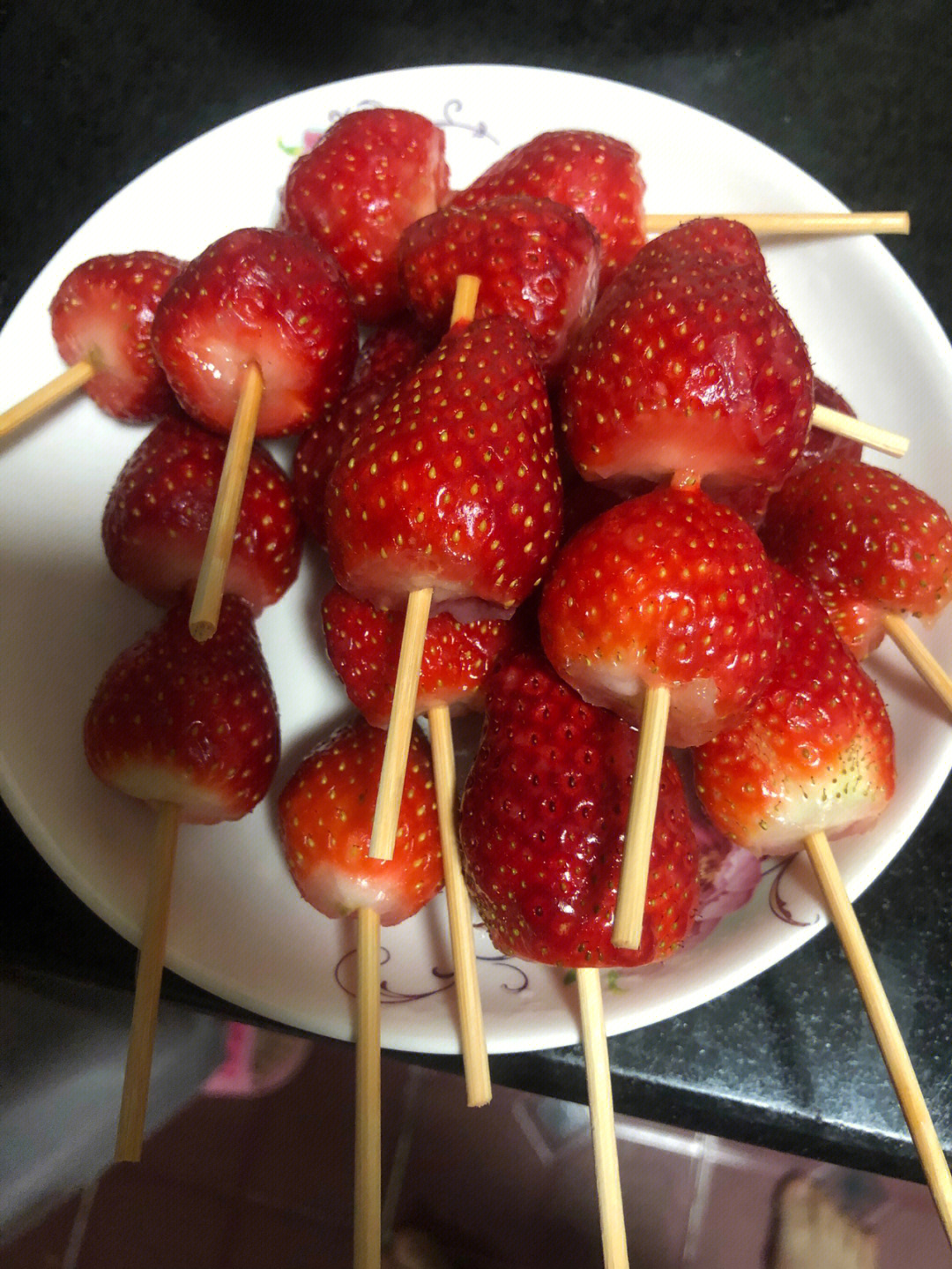 给宝贝们做的纯手工冰糖草莓