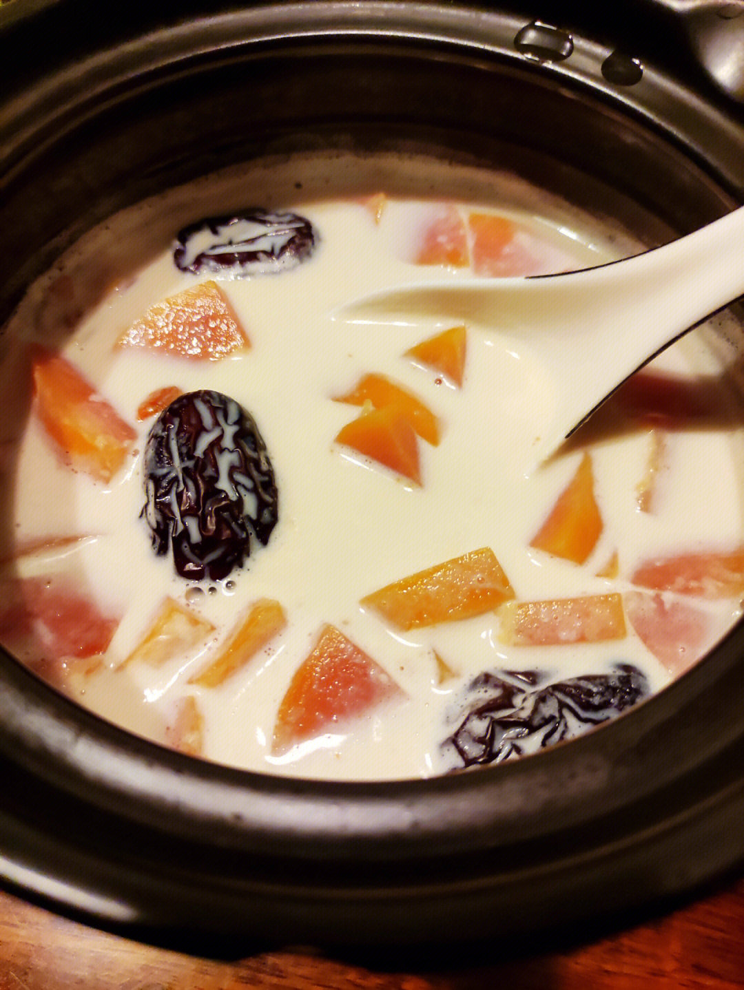 牛奶红枣炖青木瓜图片