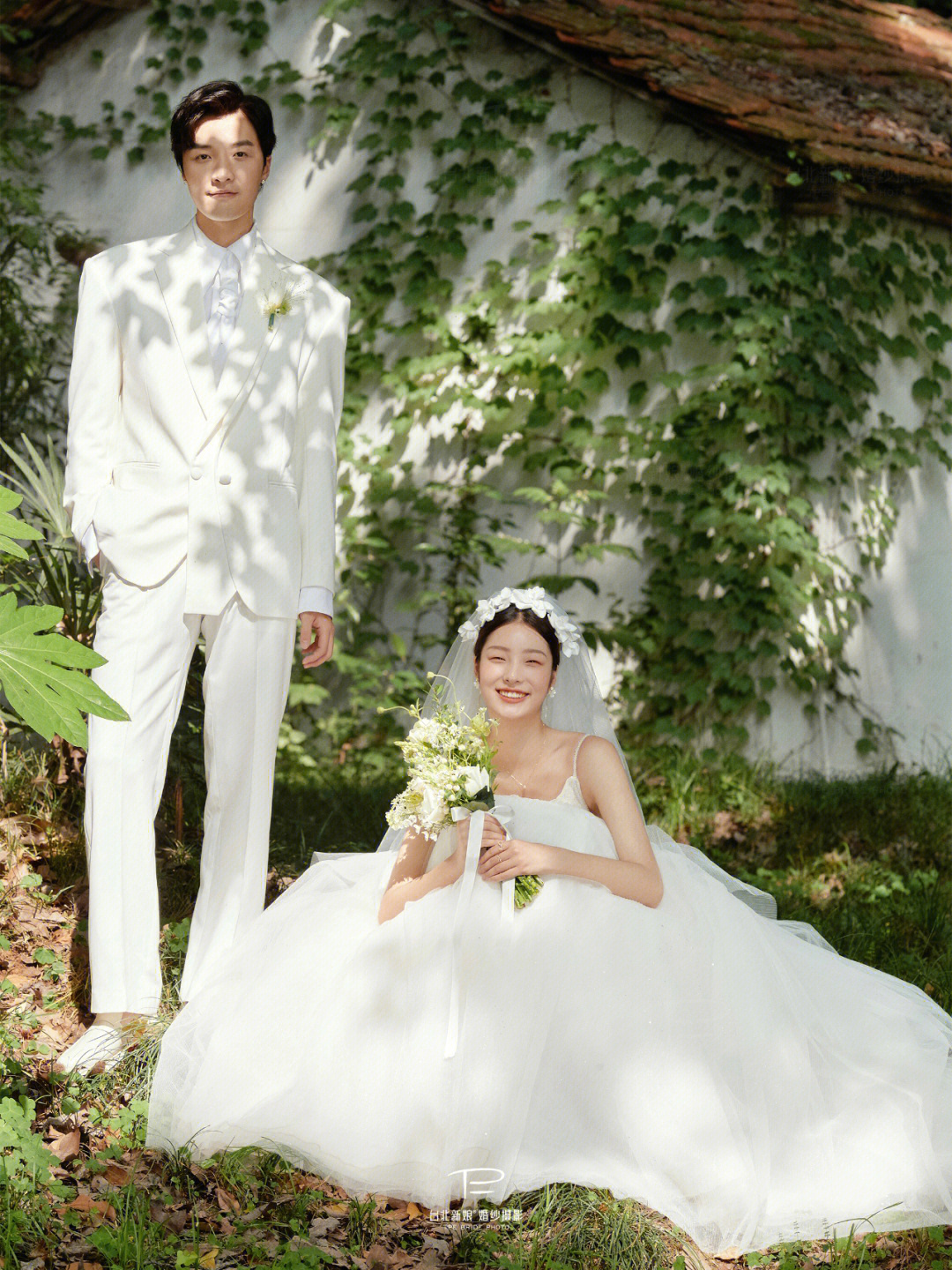 不断创造拍摄地:宜宾主创团队:台北新娘导演摄制组拍一个绿色草坪婚纱