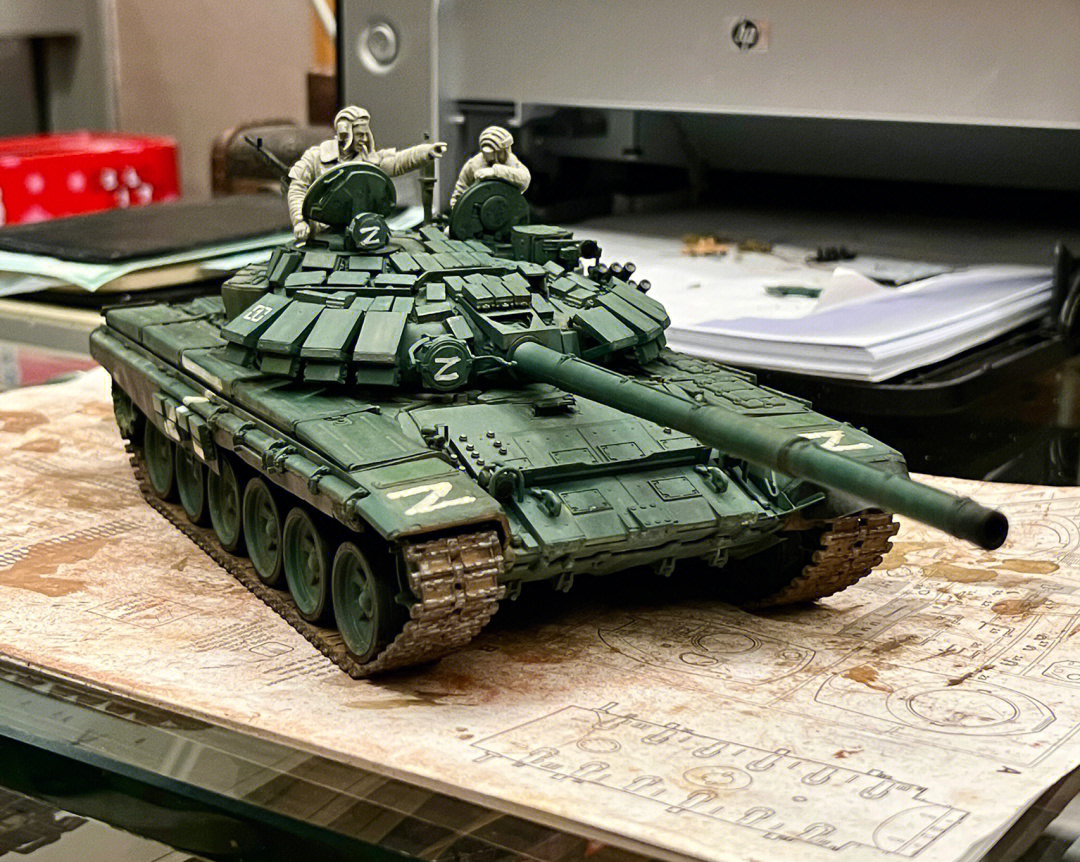 小号手1/35t-72b mod1990主战坦克 进度5