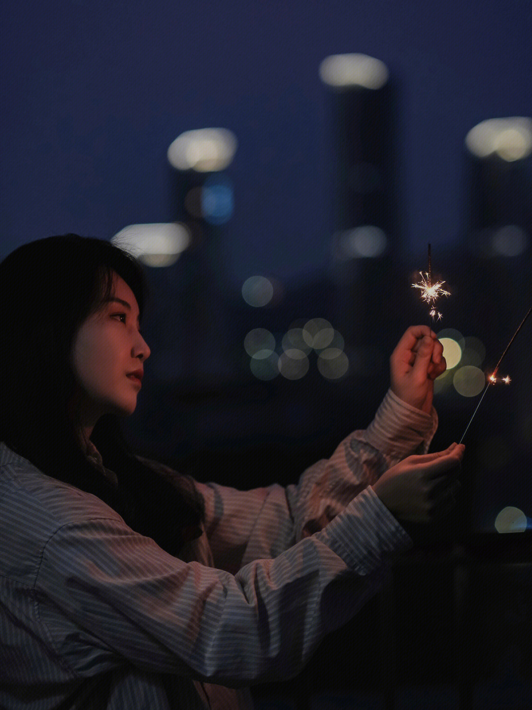 对着天空许愿的图片图片