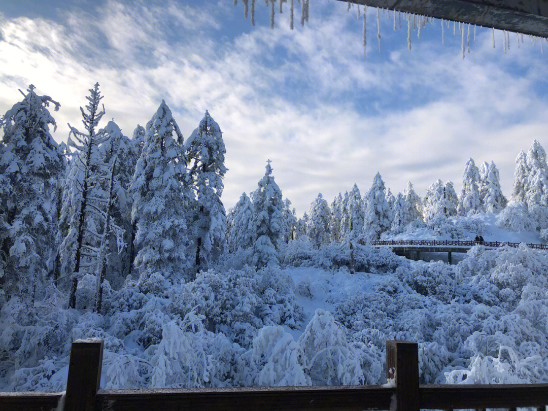 瓦屋山雪景