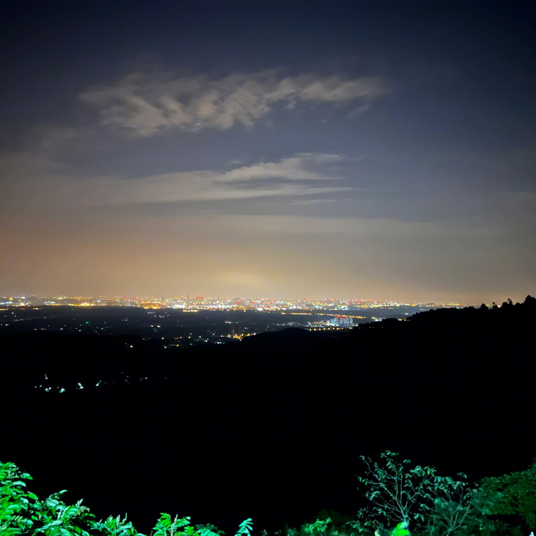 山上夜景图片