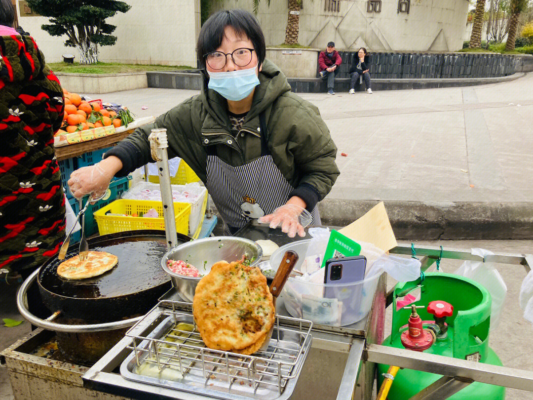 湖南工学院煎饼阿姨图片