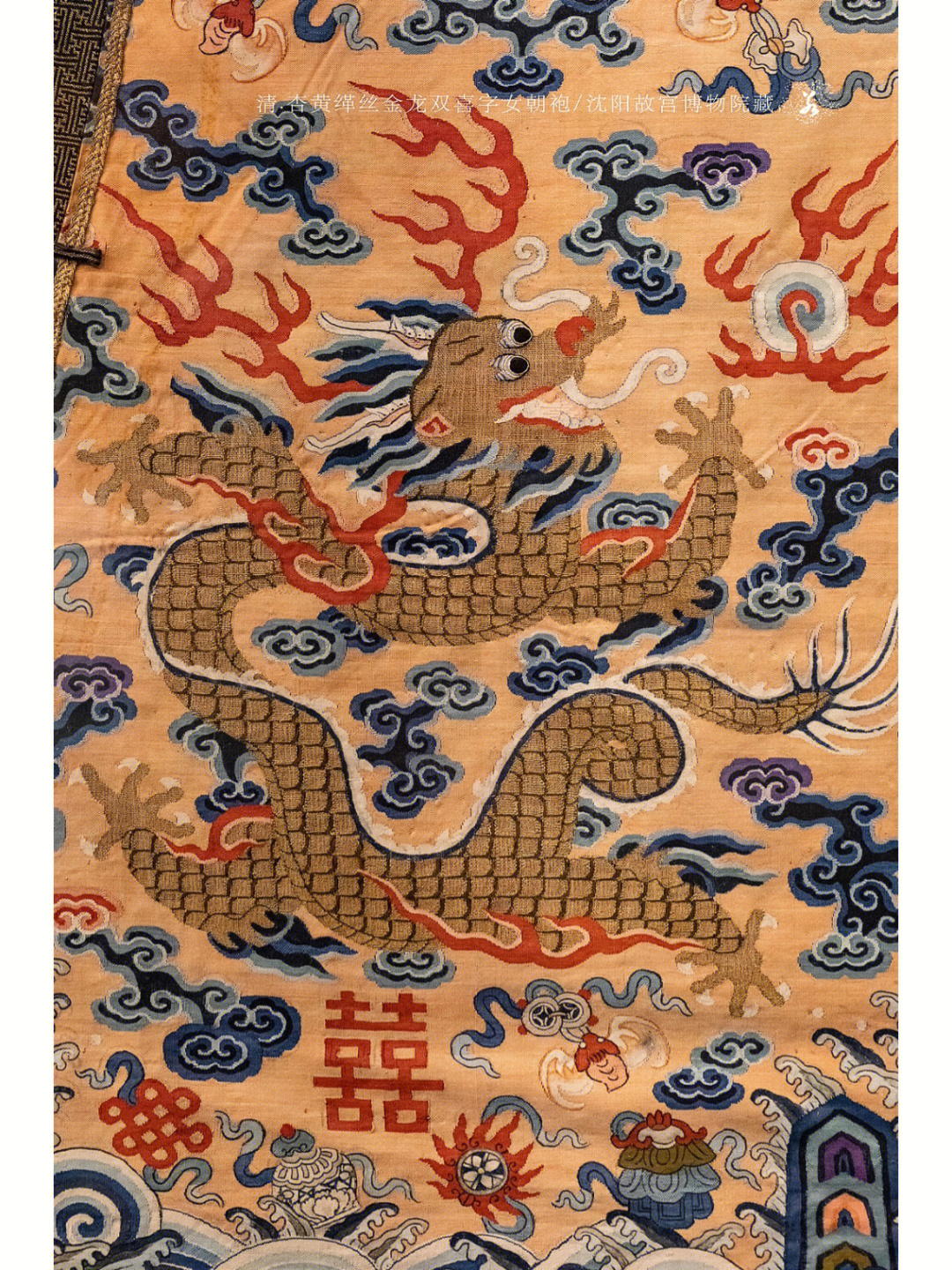 清朝时期的女朝袍