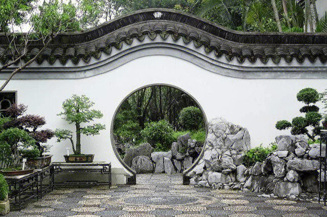 中式庭院月洞门