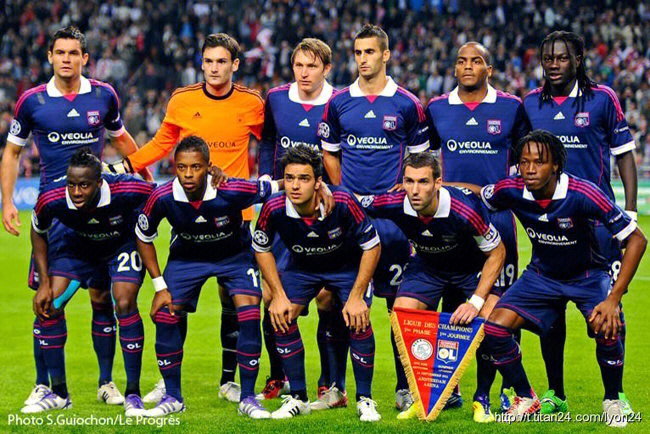 里昂足球俱乐部队徽图片