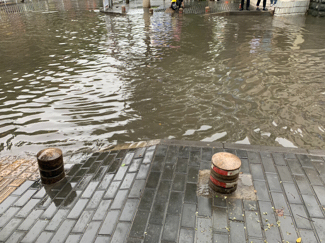 甘肃兰州暴雨图片