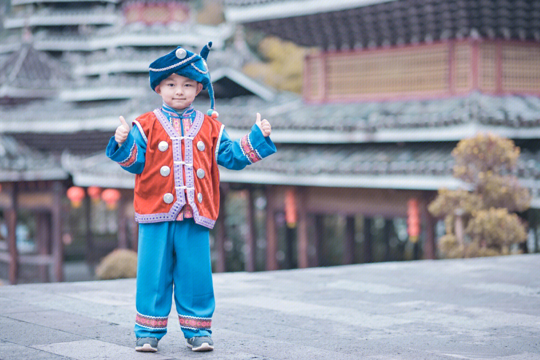 仫佬族小朋友图片