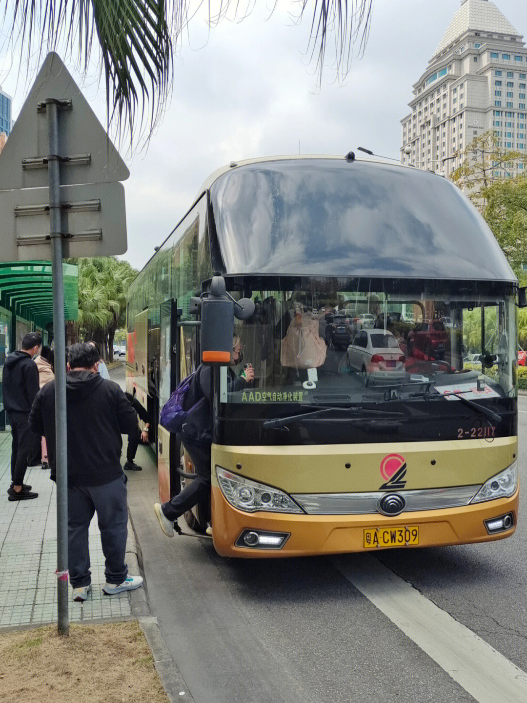 坐这个巴士去广州超方便在江职门口上车