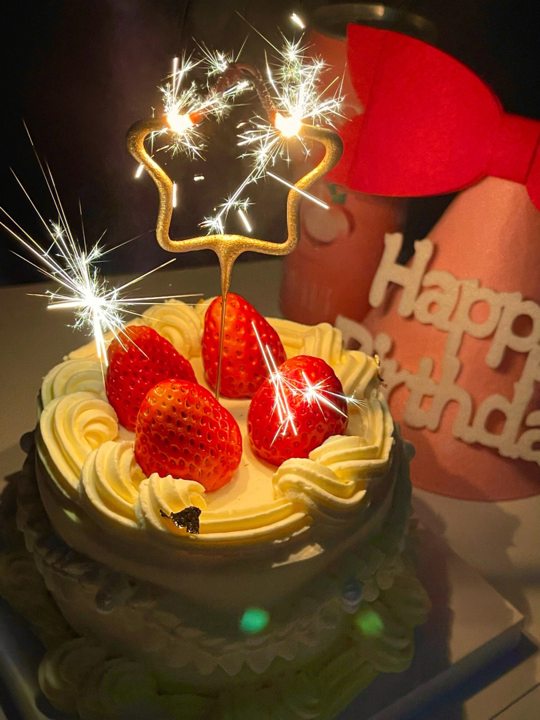 生日快乐蛋糕实拍图片
