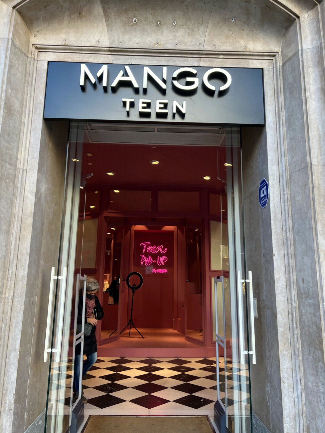 mango线下门店图片