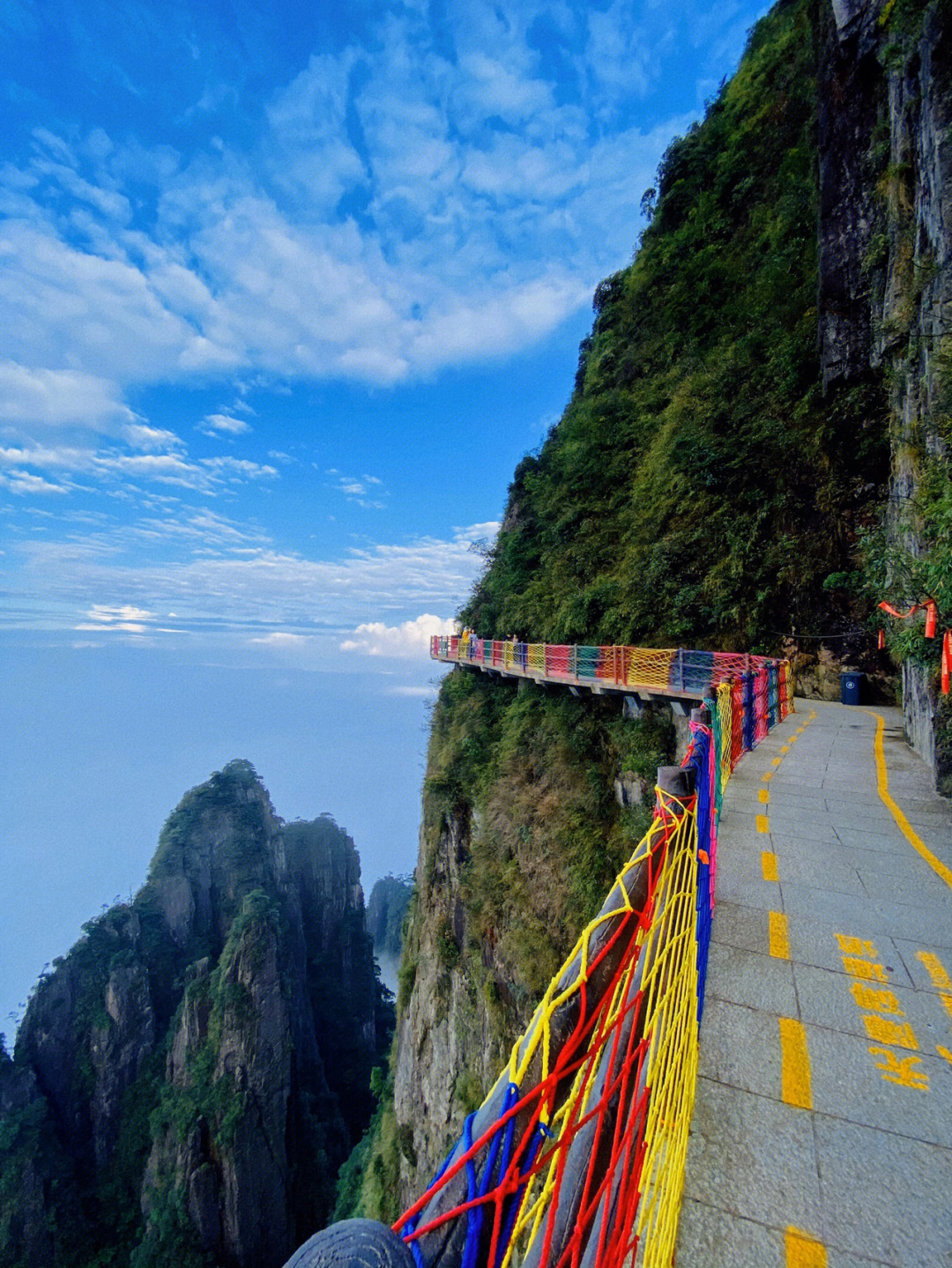 可不能错过莽山五指峰这个巨美的避暑景点