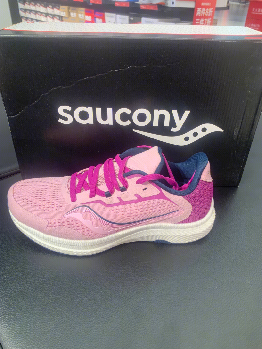 saucony索康尼女款自由4轻量缓震系列