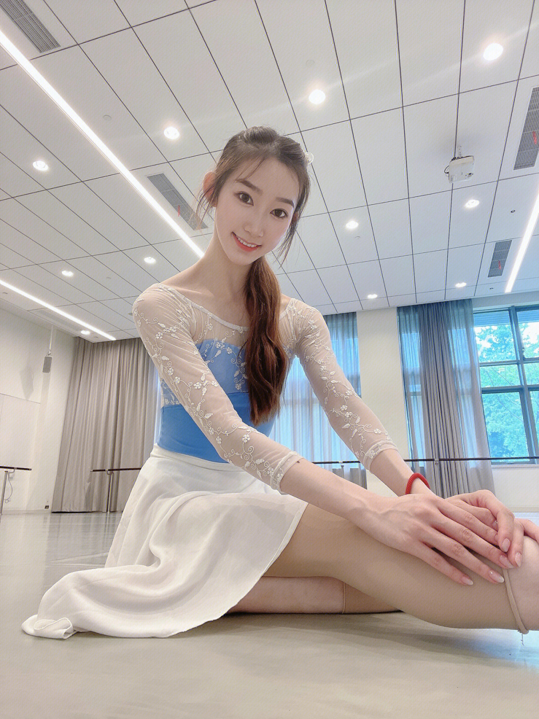 李妍老师穿的这款蓝色系的体服太漂亮了