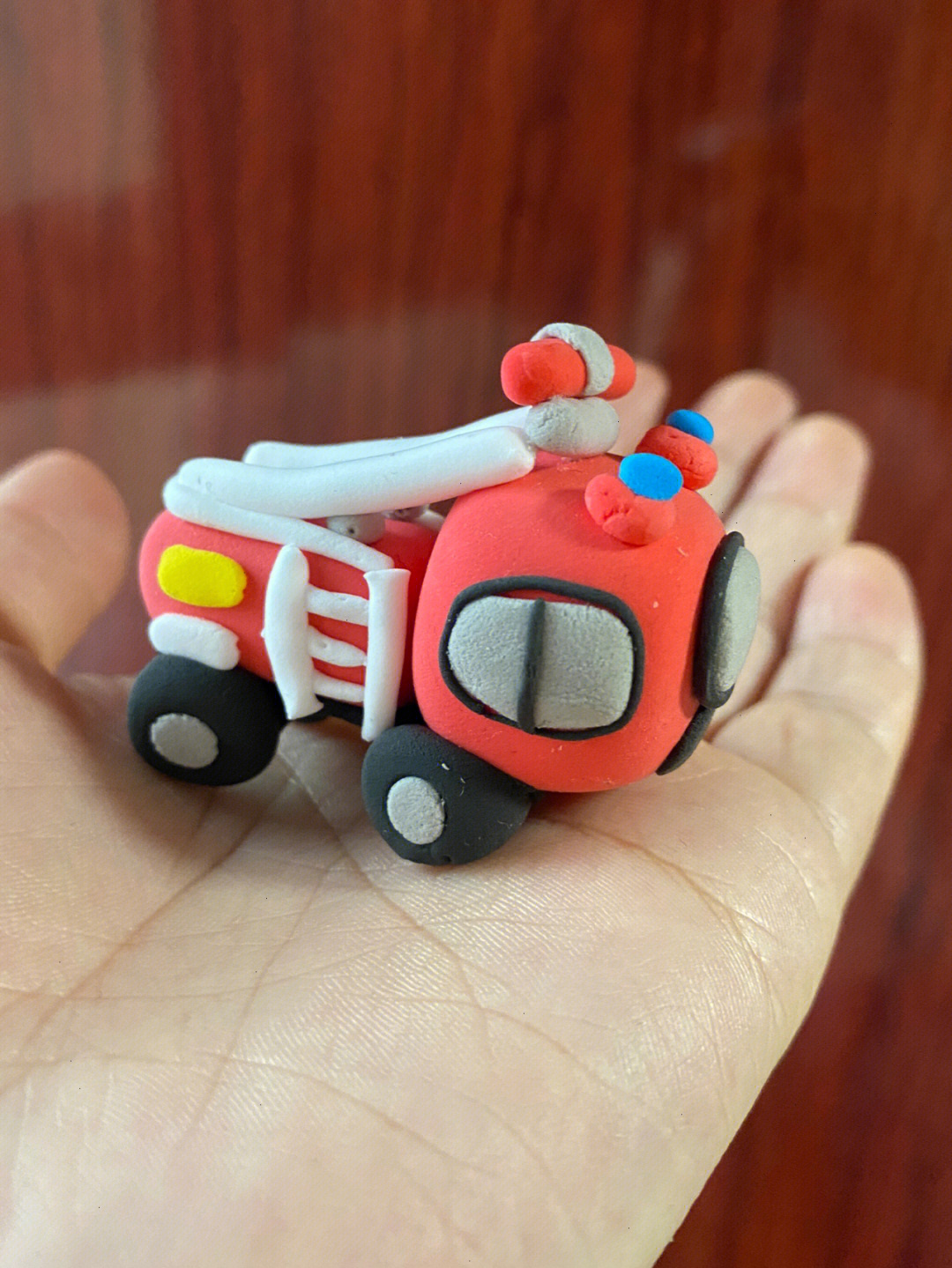 彩泥消防车制作方法图片